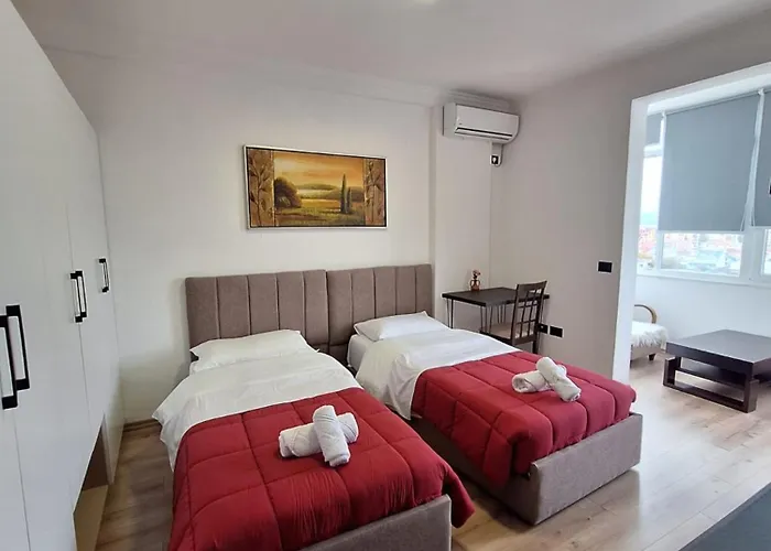 Deluxe Near Center Double Or Twin Bed *