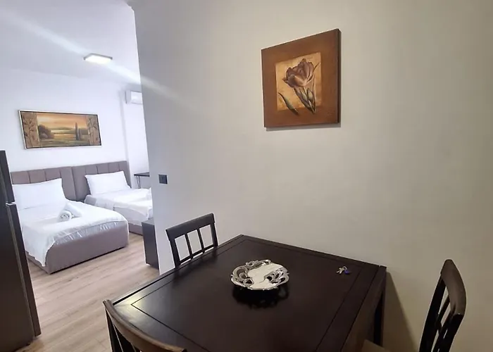 Deluxe Near Center Double Or Twin Bed Τίρανα